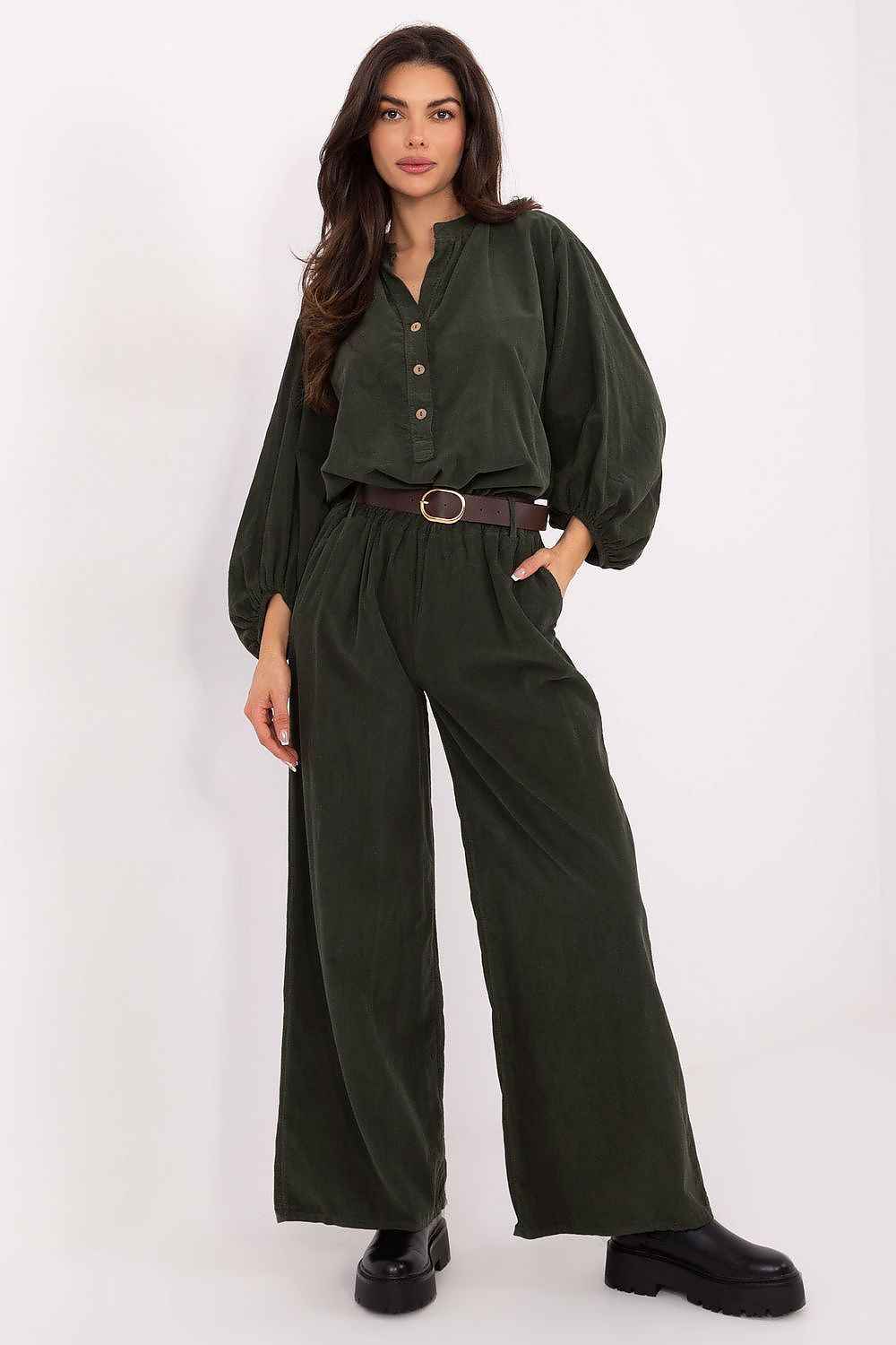 Women trousers model 220283